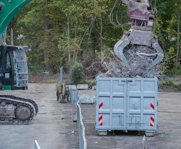 How Auto Wrecking Processes Minimize Waste in Landfills